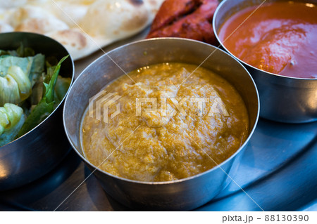 東京の町田で食べることができる、美味しいナンとカレーのプレート 東京の町田で食べることができる、美味しいナンとカレーのプレート 88130390