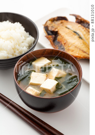 豆腐とわかめの味噌汁(和食) 豆腐とわかめの味噌汁(和食) 88131010