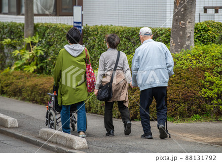 日本の横浜都市景観　高齢化社会＝横浜市内で 88131792