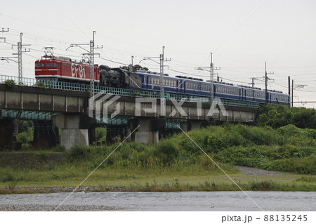 栃木県内を行くSL回送列車(EF81-95+D51-498+12系客車) 栃木県内を行くSL回送列車(EF81-95+D51-498+12系客車) 88135245