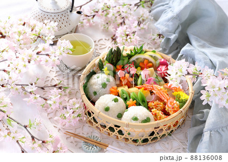 豆ごはんのお花見竹かご弁当 お花見弁当 豆ごはんのお花見竹かご弁当 お花見弁当 88136008