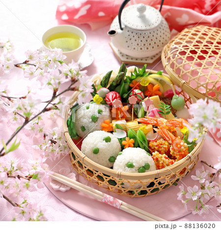 豆ごはんのお花見竹かご弁当　お花見弁当 88136020