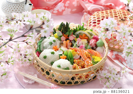 豆ごはんのお花見竹かご弁当　お花見弁当 88136021