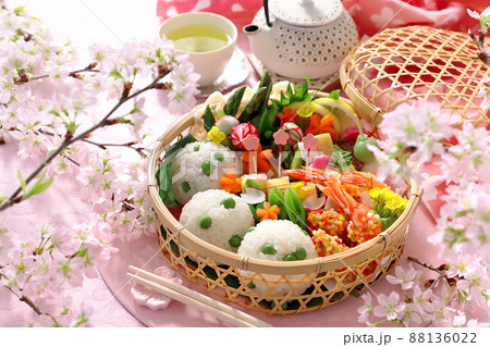 豆ごはんのお花見竹かご弁当　お花見弁当 88136022