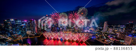 シンガポールの夜景と花火 バナーイメージ シンガポールの夜景と花火 バナーイメージ 88136855