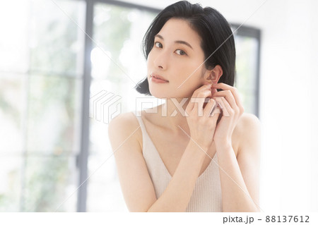 ビューティー　ライフスタイル　女性イメージ 88137612