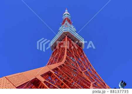 下から眺める観光名所の東京タワー「Tokyo Towerとうきょうタワー」 88137735
