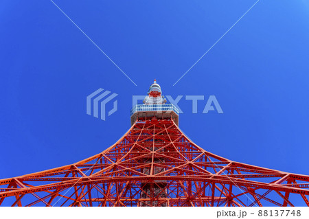 下から眺める観光名所の東京タワー「Tokyo Towerとうきょうタワー」 88137748
