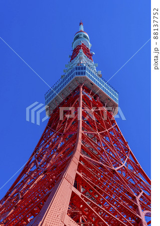 下から眺める観光名所の東京タワー「Tokyo Towerとうきょうタワー」 下から眺める観光名所の東京タワー「Tokyo Towerとうきょうタワー」 88137752