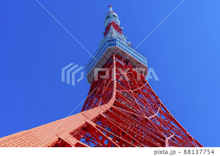下から眺める観光名所の東京タワー「Tokyo Towerとうきょうタワー」 下から眺める観光名所の東京タワー「Tokyo Towerとうきょうタワー」 88137754