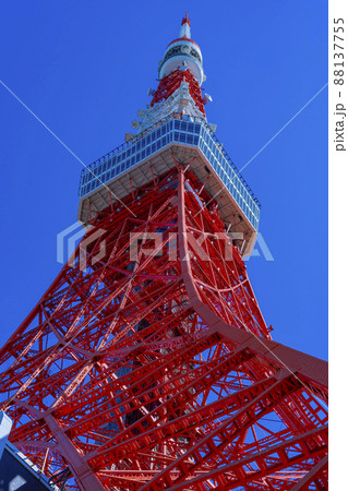 下から眺める観光名所の東京タワー「Tokyo Towerとうきょうタワー」 88137755