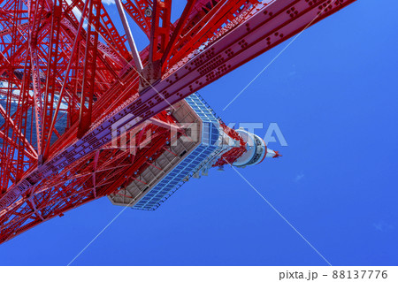 下から眺める観光名所の東京タワー「Tokyo Towerとうきょうタワー」 下から眺める観光名所の東京タワー「Tokyo Towerとうきょうタワー」 88137776