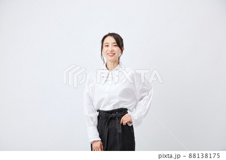 ファッション　若いキレイな女性 88138175