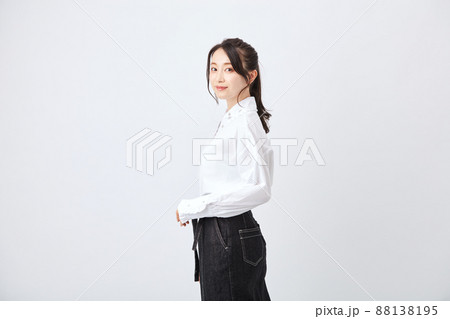ファッション 若いキレイな女性 ファッション 若いキレイな女性 88138195
