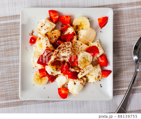 Vanilla ice cream with strawberry and banana 88139755