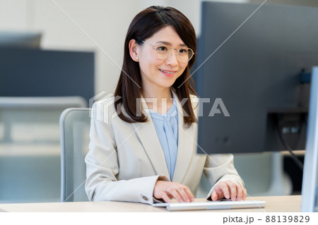 オフィスの女性 88139829