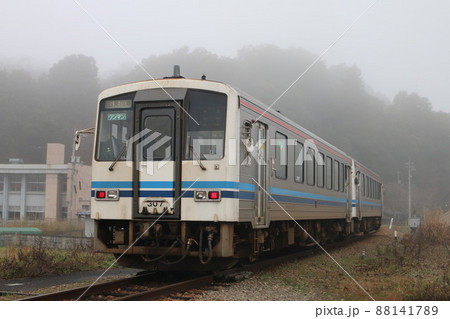 霧の中を行く三江線 霧の中を行く三江線 88141789