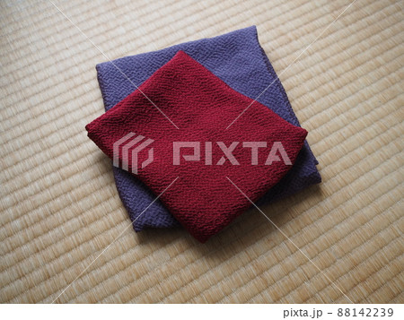 赤と紫の風呂敷 88142239