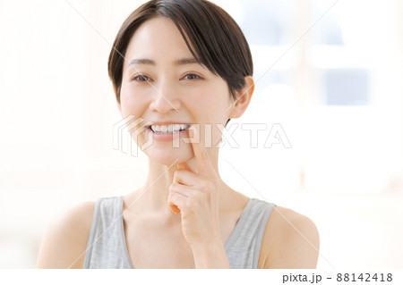 歯のチェック　30代女性 88142418
