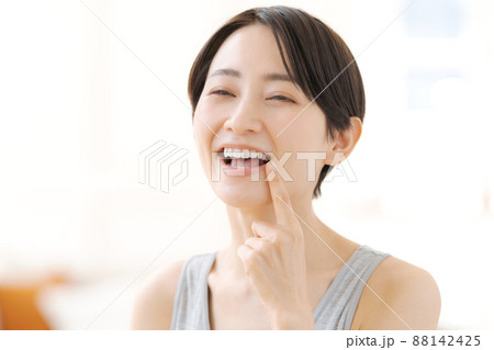 歯のチェック　30代女性 88142425