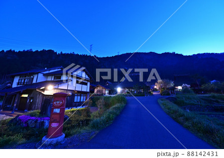 春の美山 かやぶきの里 88142431