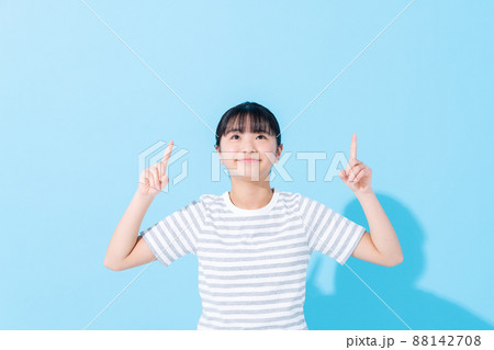 小学生の女の子 88142708