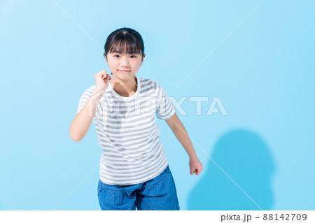 小学生の女の子 88142709