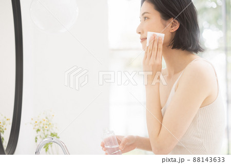 ビューティー　スキンケア　女性イメージ 88143633