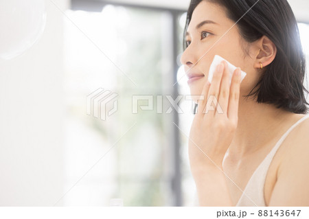 ビューティー スキンケア 女性イメージ ビューティー スキンケア 女性イメージ 88143647