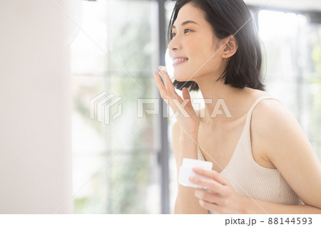 ビューティー　スキンケア　女性イメージ 88144593