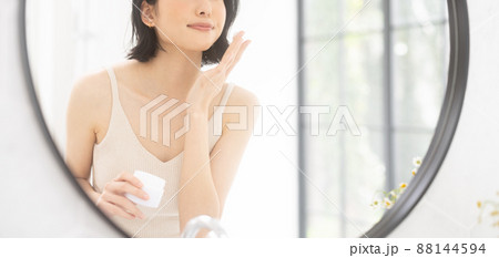ビューティー　スキンケア　女性イメージ 88144594