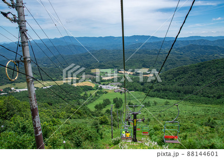 観光リフトからの三瓶山の素晴らしい眺望　島根県大田市 88144601