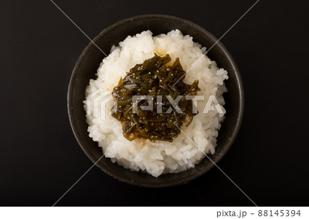 めかぶご飯 (子持ちめかぶ) めかぶご飯 (子持ちめかぶ) 88145394