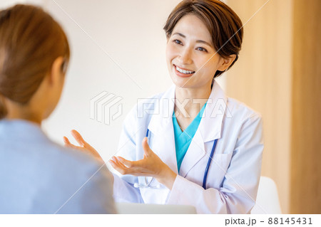 女医　クリニック　撮影協力：LINK FOREST 88145431