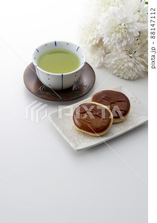 Japanese tea and Japanese sweets 88147112