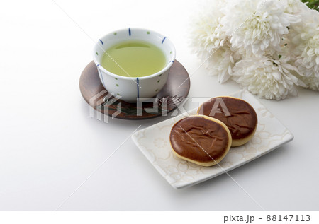 Japanese tea and Japanese sweets 88147113