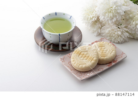 Japanese tea and Japanese sweets 88147114
