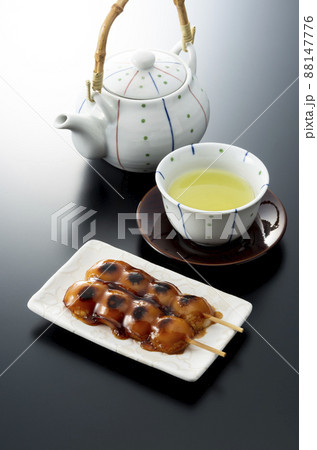 Image of Japanese tea and Japanese sweets 88147776