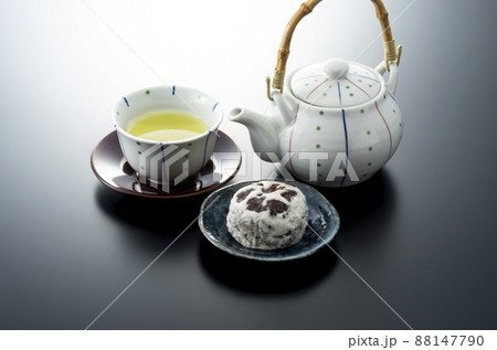 Image of Japanese tea and Japanese sweets Image of Japanese tea and Japanese sweets 88147790