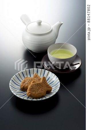 Image of Japanese tea and Japanese sweets 88147802