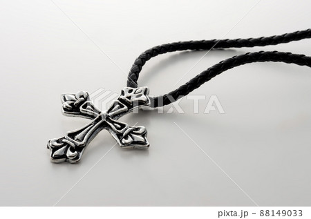 The necklace of the cross 88149033