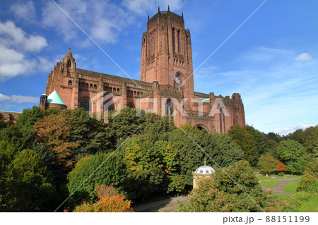 イギリス（UK）リヴァプール　巨大なゴシック様式建築のリヴァプール大聖堂 88151199
