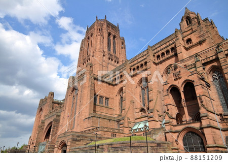 イギリス（UK）リヴァプール　巨大なゴシック様式建築のリヴァプール大聖堂 88151209