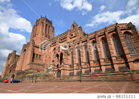 イギリス（UK）リヴァプール　巨大なゴシック様式建築のリヴァプール大聖堂 88151211