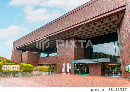 岩手県盛岡市　晴天の岩手県立博物館 88151557