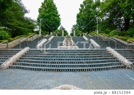 横浜の山下公園　石のステージ（神奈川県横浜市） 88152394