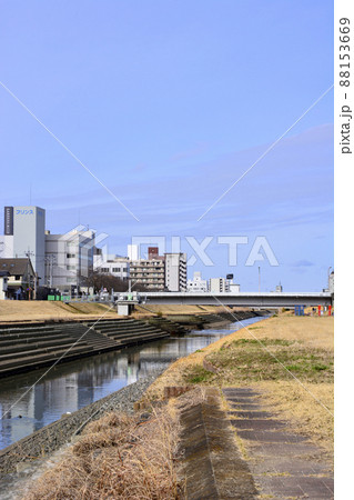 茨城県水戸市の桜川沿いの街並み 88153669