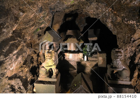 3月 藤沢225第一岩屋内江島神社発祥の場所・江の島 3月 藤沢225第一岩屋内江島神社発祥の場所・江の島 88154410