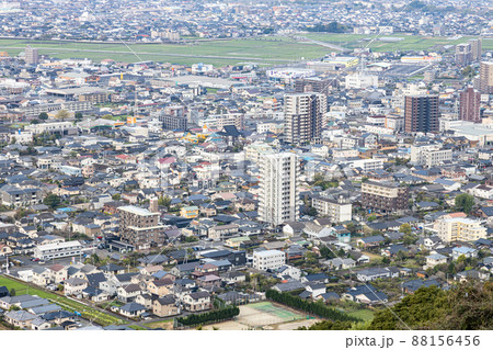 鹿児島県霧島市の城山公園から見た国分 88156456
