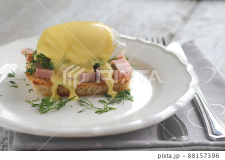 Eggs Benedict 88157396